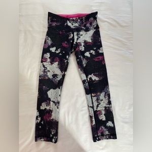 ⬇️ Lululemon size 4 leggings (I’m sorry I don’t know the style)